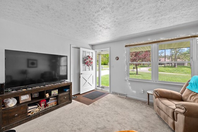 524.526 Rudy Rd, Mansfield, OH 44903 - carpeted living area featuring a textured ceiling and baseboards