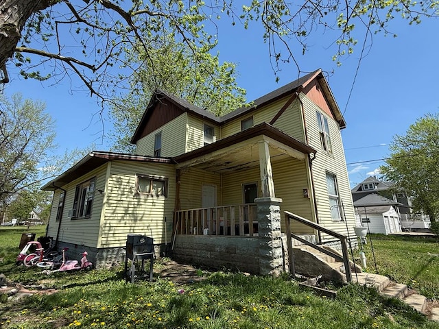 view of front of property featuring covered porch