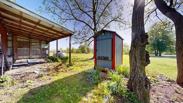 531 Jackson Rd, Galion, OH 44833 - view of grassy yard featuring an outdoor structure and a storage shed
