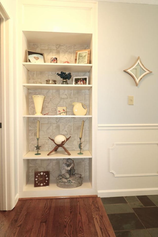 10411 River Rd, Huron, OH 44839 - detailed view of built in shelves and baseboards