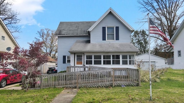 view of front of house with a front lawn