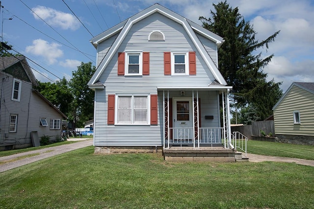 view of front of home featuring a front yard