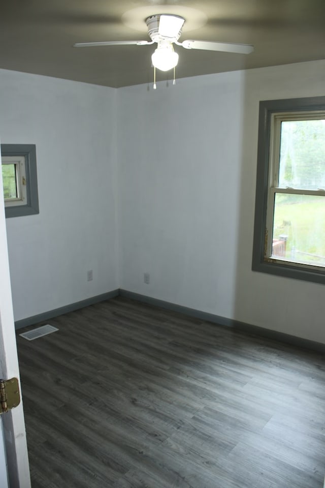 1192 Burger Ave, Mansfield, OH 44906 - spare room with dark wood-style flooring, a ceiling fan, and baseboards
