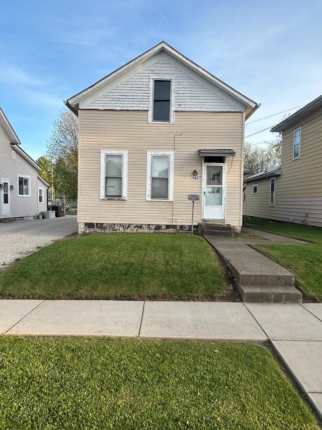 view of front of home with a front lawn