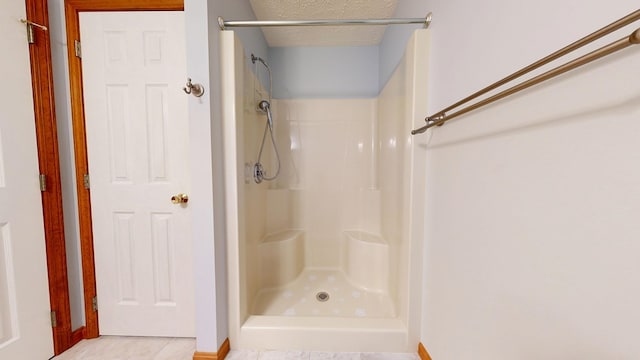 62 Elmridge Rd, Mansfield, OH 44907 - full bathroom featuring a shower, tile patterned floors, a textured ceiling, and baseboards
