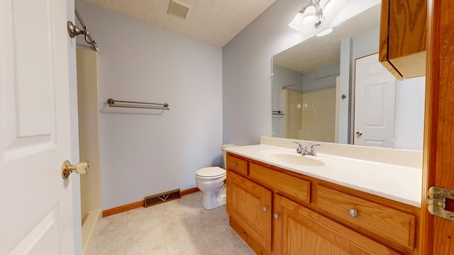 62 Elmridge Rd, Mansfield, OH 44907 - full bath featuring vanity, a shower, a textured ceiling, baseboards, and toilet