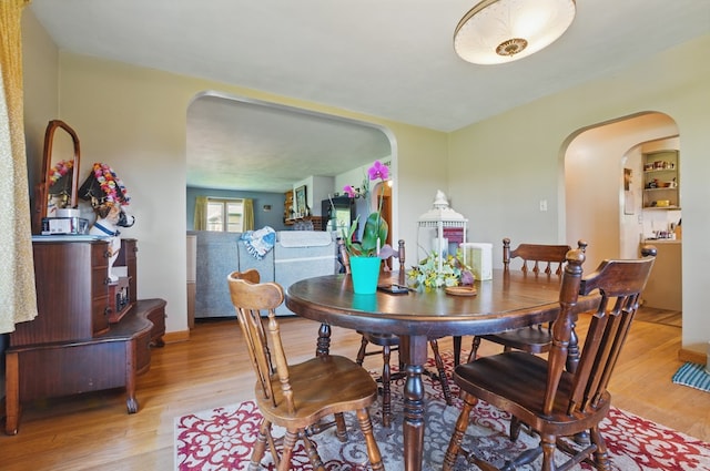 40 Hopewell Ave, Tiffin, OH 44883 - dining room featuring arched walkways and light wood-style flooring