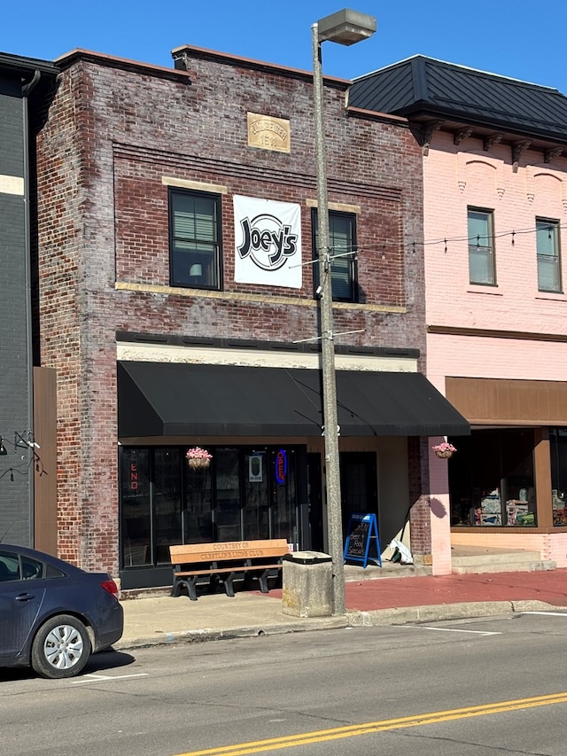 view of front of house with brick siding