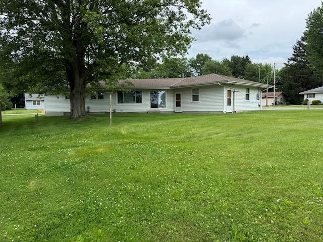 763 Sunnyside Dr, Galion, OH 44833 - rear view of house featuring a lawn