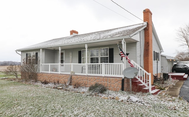 view of front facade with covered porch