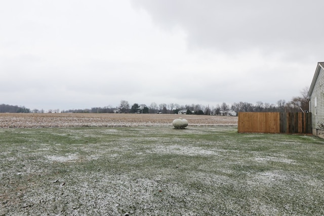 view of yard featuring a rural view