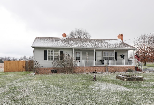 single story home featuring a front yard