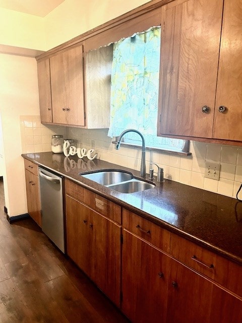 kitchen with backsplash, dark wood finished floors, a sink, and dishwasher