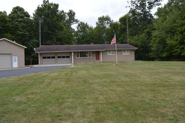 view of front of property featuring a front yard and a garage