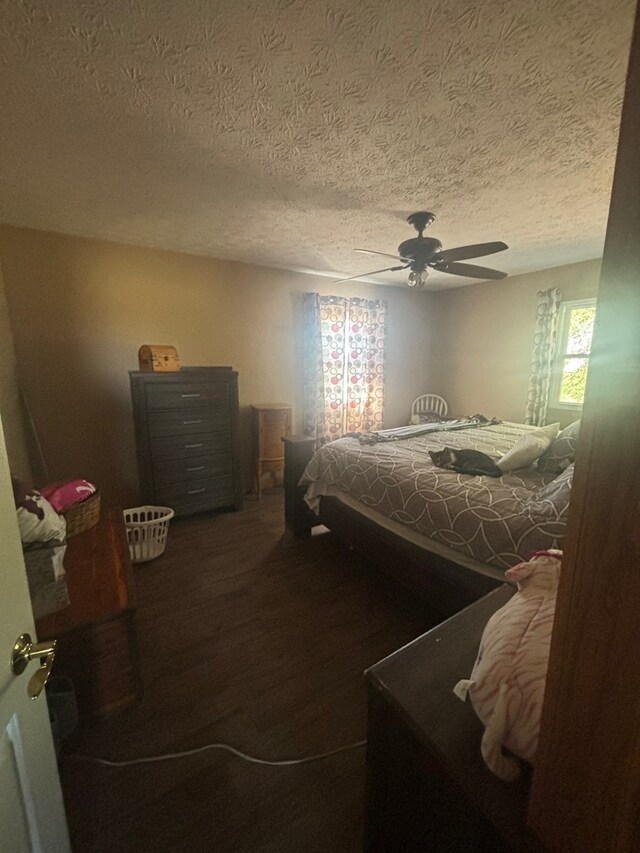 bedroom with hardwood / wood-style floors, a textured ceiling, and ceiling fan