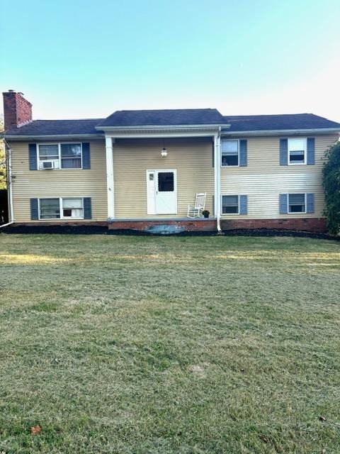 view of front of property with a front yard