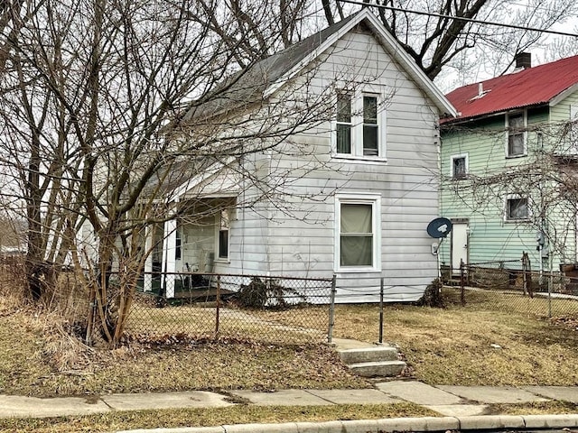 view of front facade with a fenced front yard