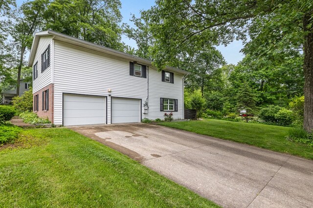 2055 Random Dr, Mansfield, OH 44904 - view of front facade featuring an attached garage, concrete driveway, and a front yard