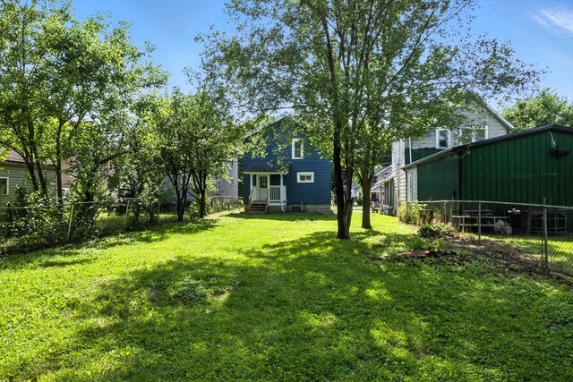 456 Park St, Marion, OH 43302 - view of yard with entry steps