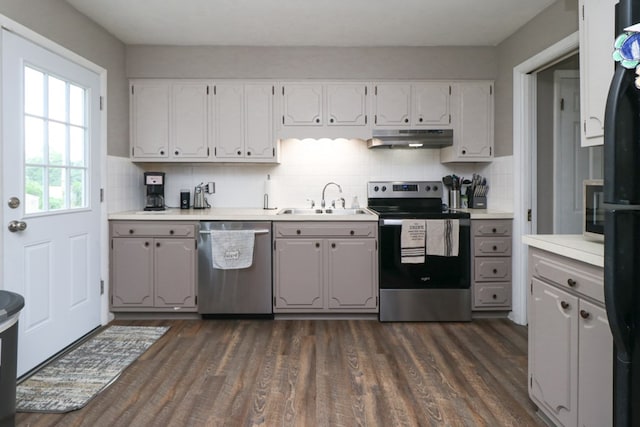 468 Clearview Rd, Mansfield, OH 44907 - kitchen with stainless steel appliances, under cabinet range hood, gray cabinets, decorative backsplash, and dark wood finished floors