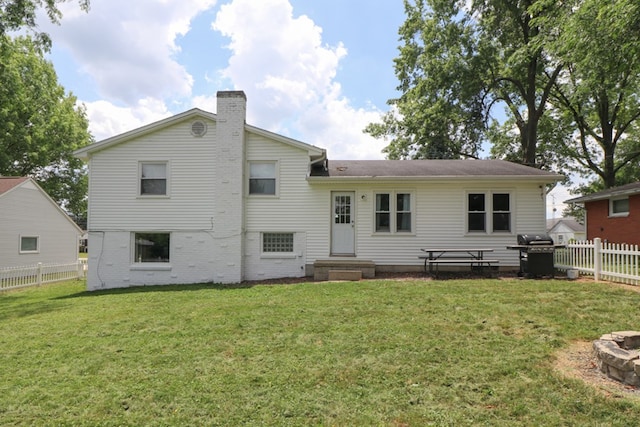 468 Clearview Rd, Mansfield, OH 44907 - rear view of house featuring a chimney and a fenced backyard