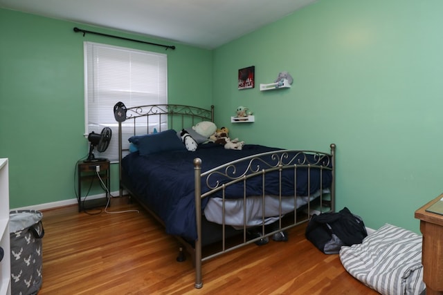 468 Clearview Rd, Mansfield, OH 44907 - bedroom featuring wood finished floors and baseboards
