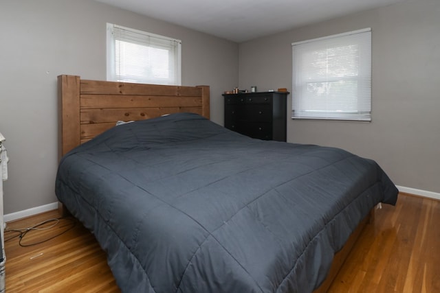 468 Clearview Rd, Mansfield, OH 44907 - bedroom featuring baseboards and wood finished floors