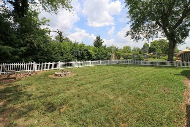 468 Clearview Rd, Mansfield, OH 44907 - fenced backyard with a fire pit