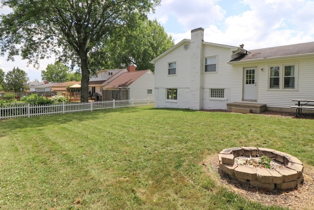 468 Clearview Rd, Mansfield, OH 44907 - fenced backyard with a fire pit