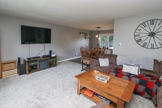 468 Clearview Rd, Mansfield, OH 44907 - carpeted living room with baseboards