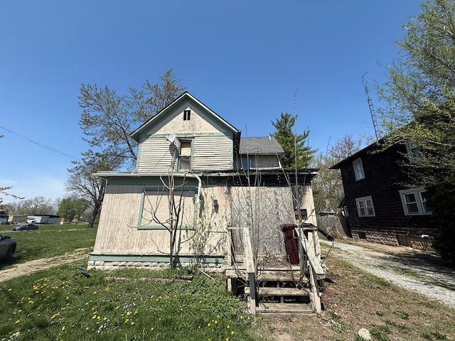 622 Brice Ave, Lima, OH 45801 - rear view of house featuring a lawn