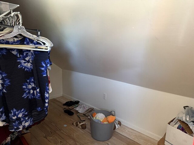 538 Broadview Ave, Mansfield, OH 44903 - bonus room with wood finished floors, vaulted ceiling, and baseboards