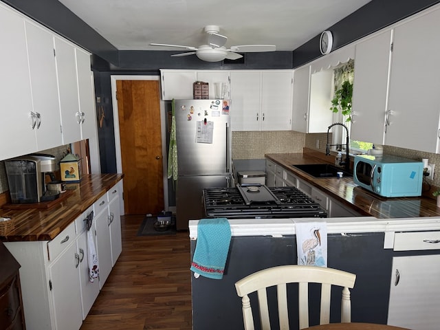 538 Broadview Ave, Mansfield, OH 44903 - kitchen with freestanding refrigerator, a sink, a ceiling fan, tasteful backsplash, and dark wood-style flooring