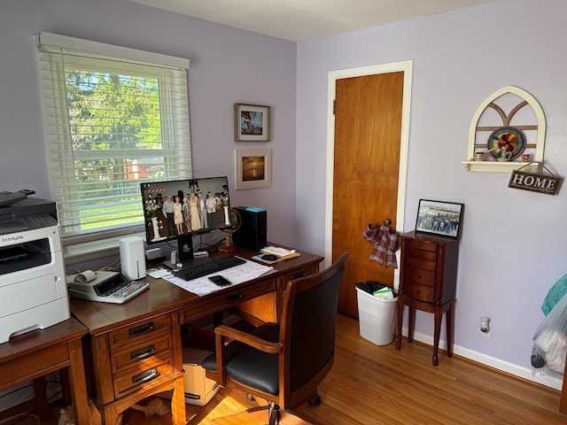 538 Broadview Ave, Mansfield, OH 44903 - home office featuring light wood-style flooring and baseboards