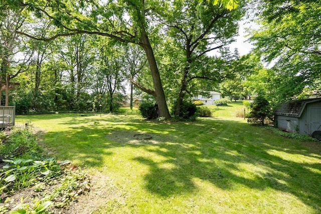18373 Bentwood Dr, Doylestown, OH 44230 - view of grassy yard featuring a shed
