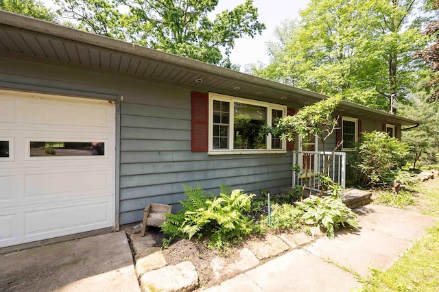 18373 Bentwood Dr, Doylestown, OH 44230 - view of front of home featuring an attached garage