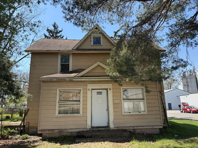 1015 N Cole St, Lima, OH 44805 - traditional home with roof with shingles