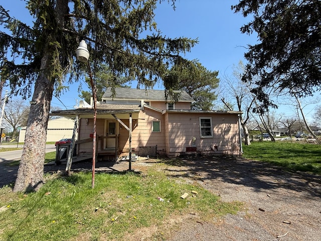 1015 N Cole St, Lima, OH 44805 - back of property with a yard and crawl space
