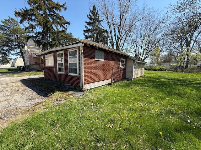 1015 N Cole St, Lima, OH 44805 - view of side of property featuring a yard and brick siding