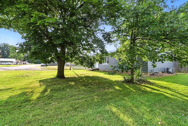 438 Mackey St, Galion, OH 44833 - view of grassy yard