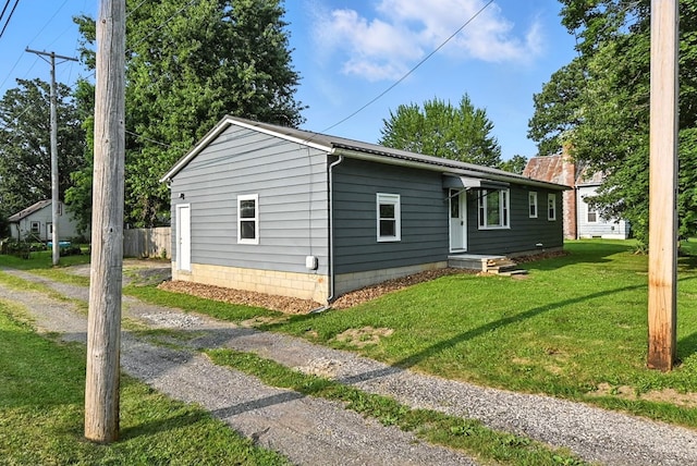 438 Mackey St, Galion, OH 44833 - view of front of house featuring a front lawn and driveway