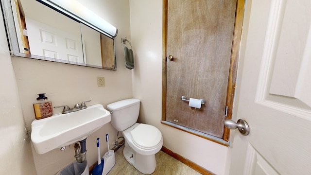 bathroom featuring sink and toilet