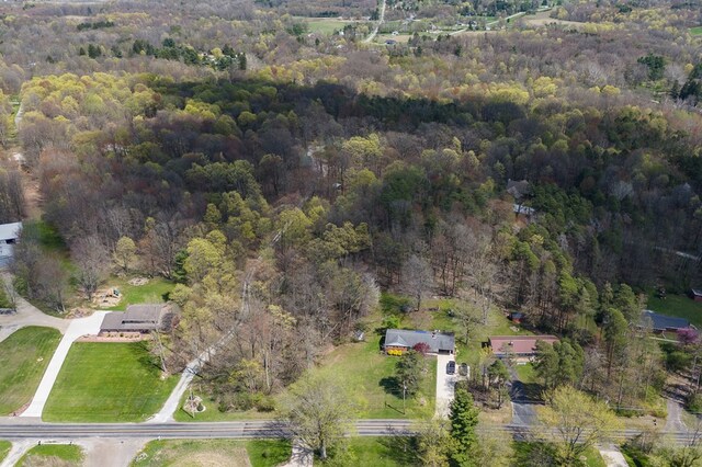 bird's eye view featuring a wooded view
