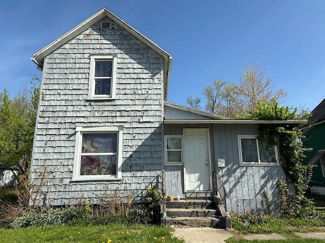 view of front of house featuring entry steps