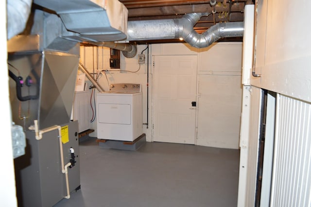 1211 S Sandusky Ave, Bucyrus, OH 44820 - unfinished below grade area with washer / clothes dryer