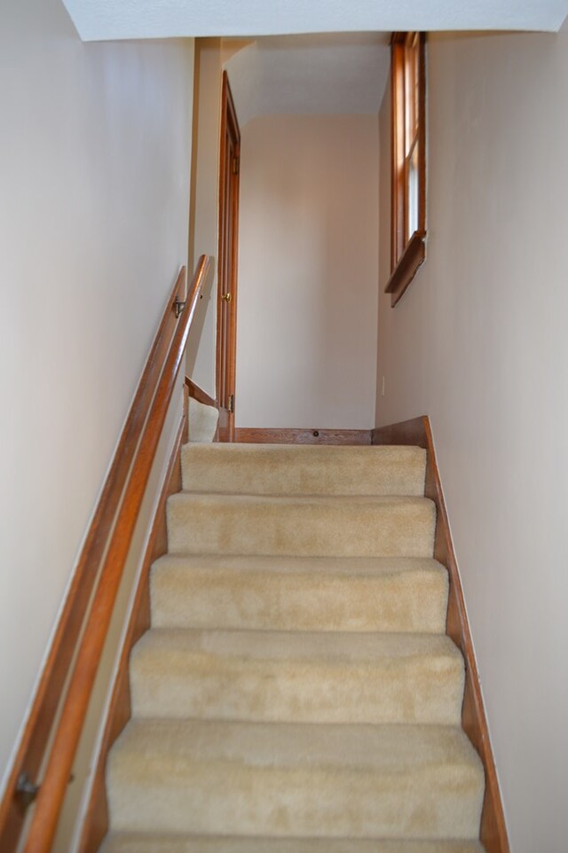 1211 S Sandusky Ave, Bucyrus, OH 44820 - stairway with baseboards
