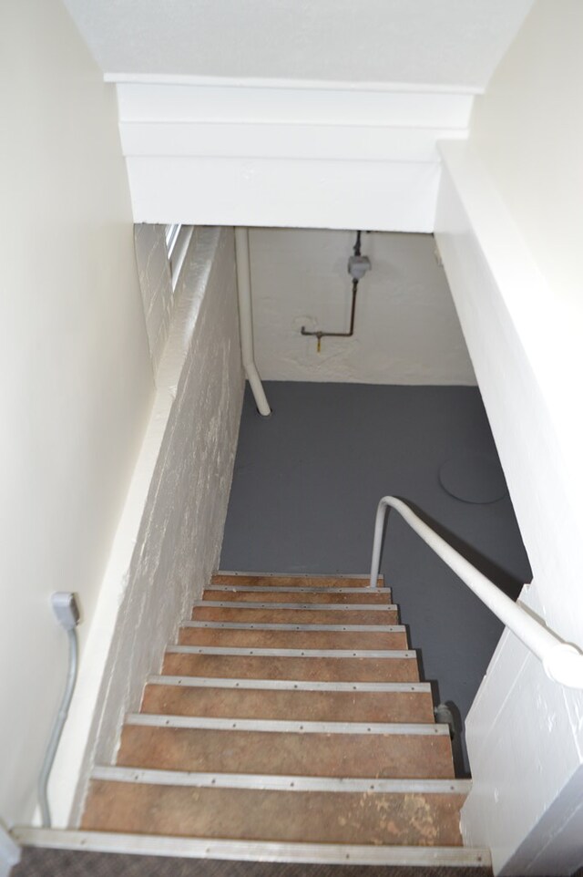 1211 S Sandusky Ave, Bucyrus, OH 44820 - view of stairway