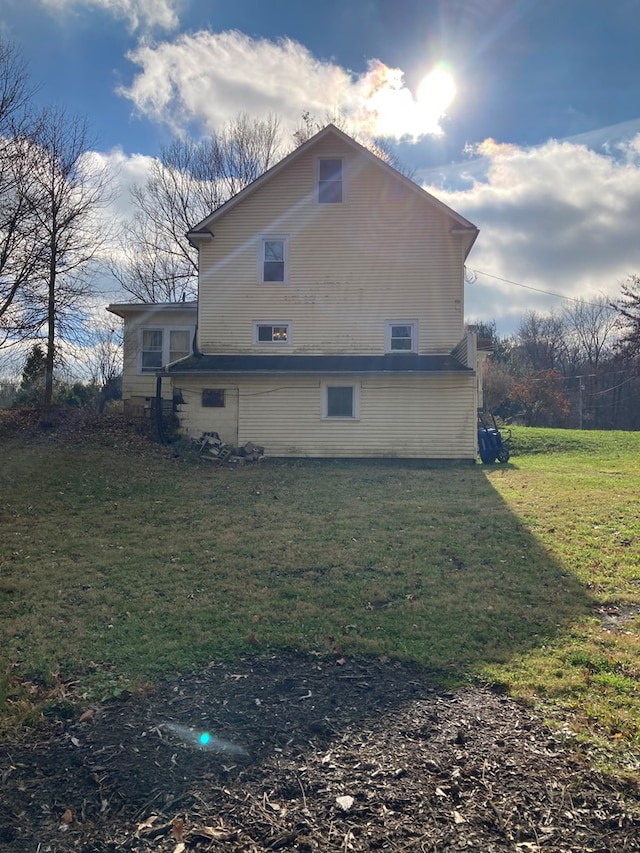 view of side of property featuring a yard