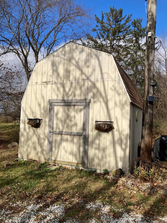 view of outbuilding