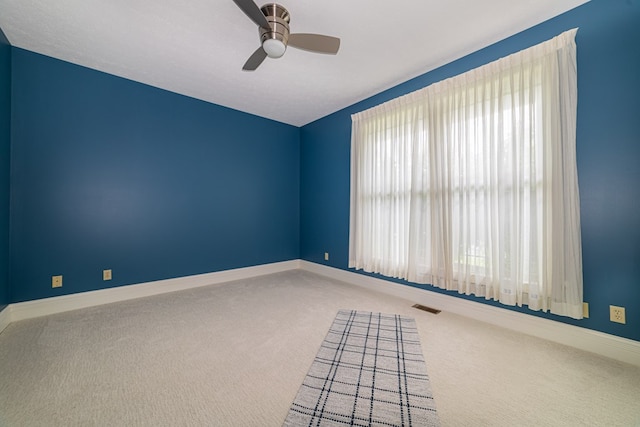 unfurnished room with carpet flooring and ceiling fan